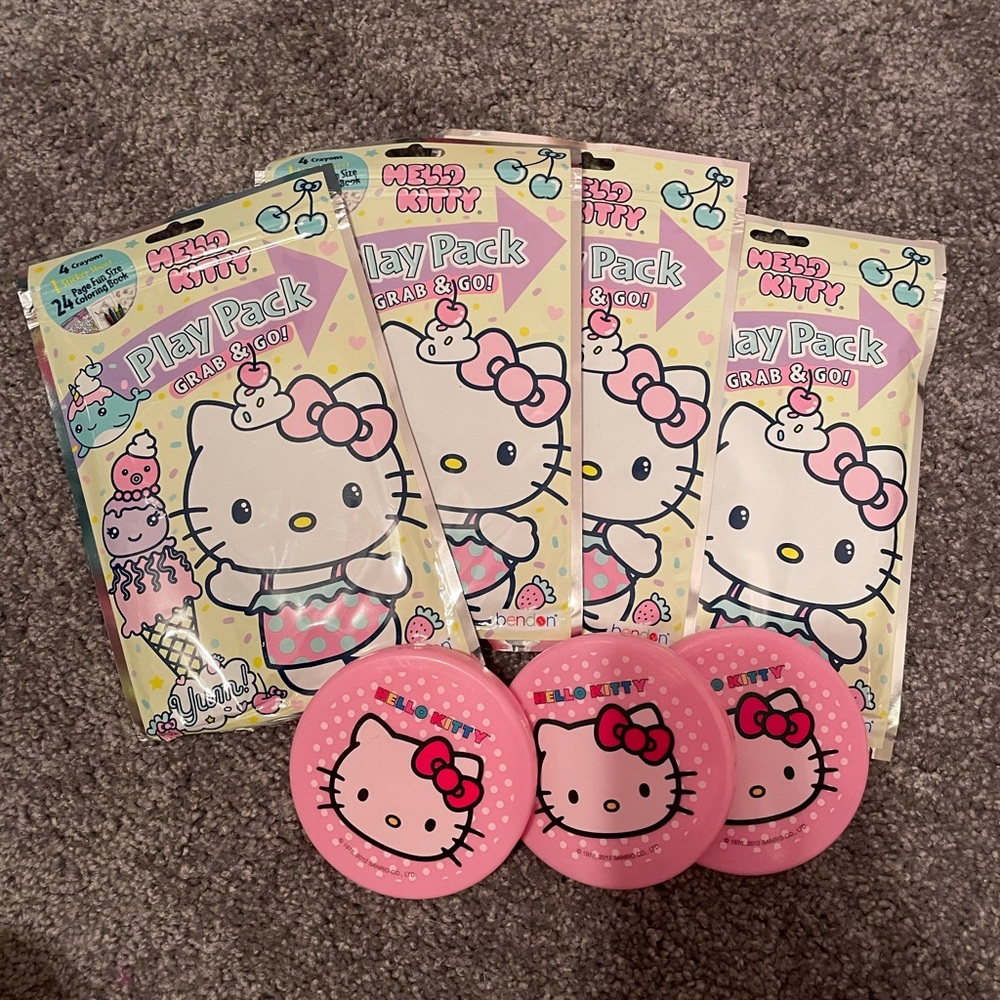 Hello kitty play pack grab and go.  With three reusable ice packs